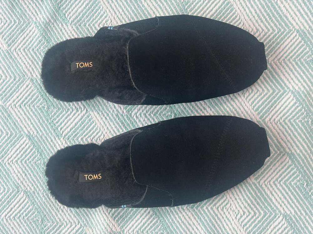 TOMS Black Suede Faux Fur Lined Mule Slippers Size 6.5